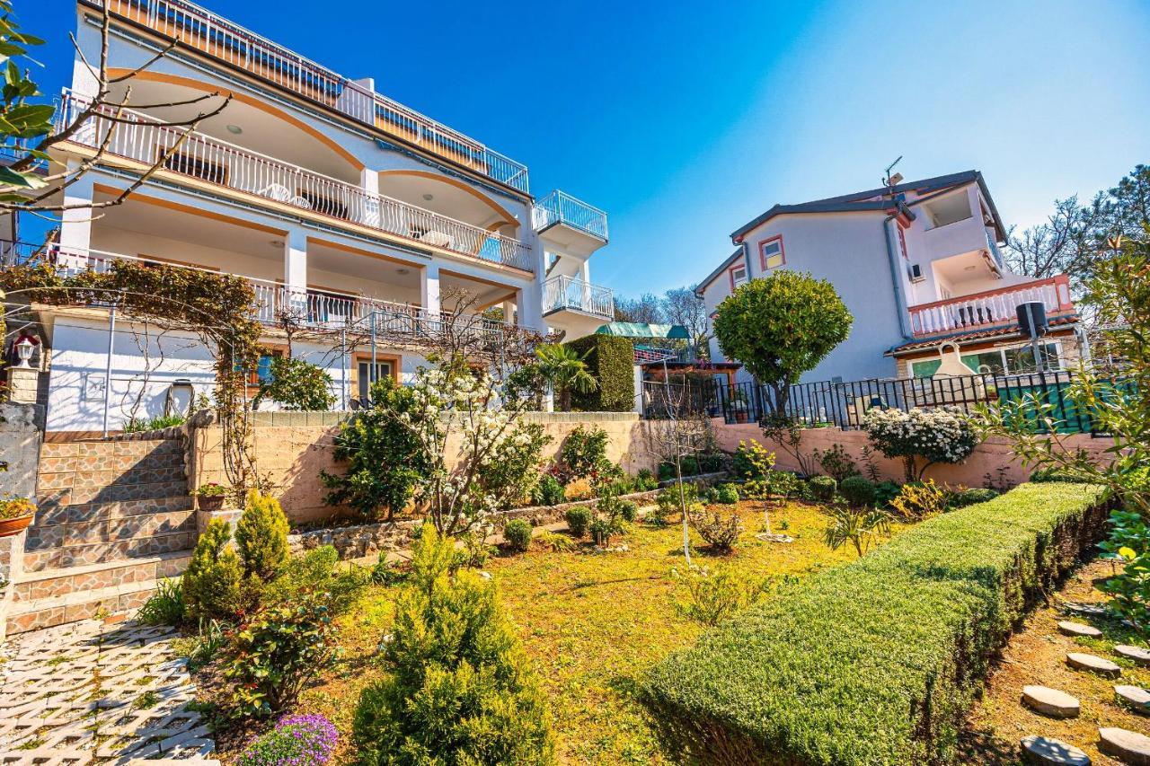 Apartmani Stefka Dramalj Exterior foto